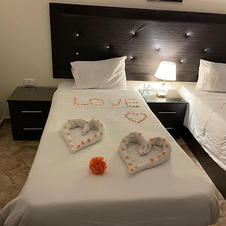Plaza View Hostel Ат-Тайибах Экстерьер фото