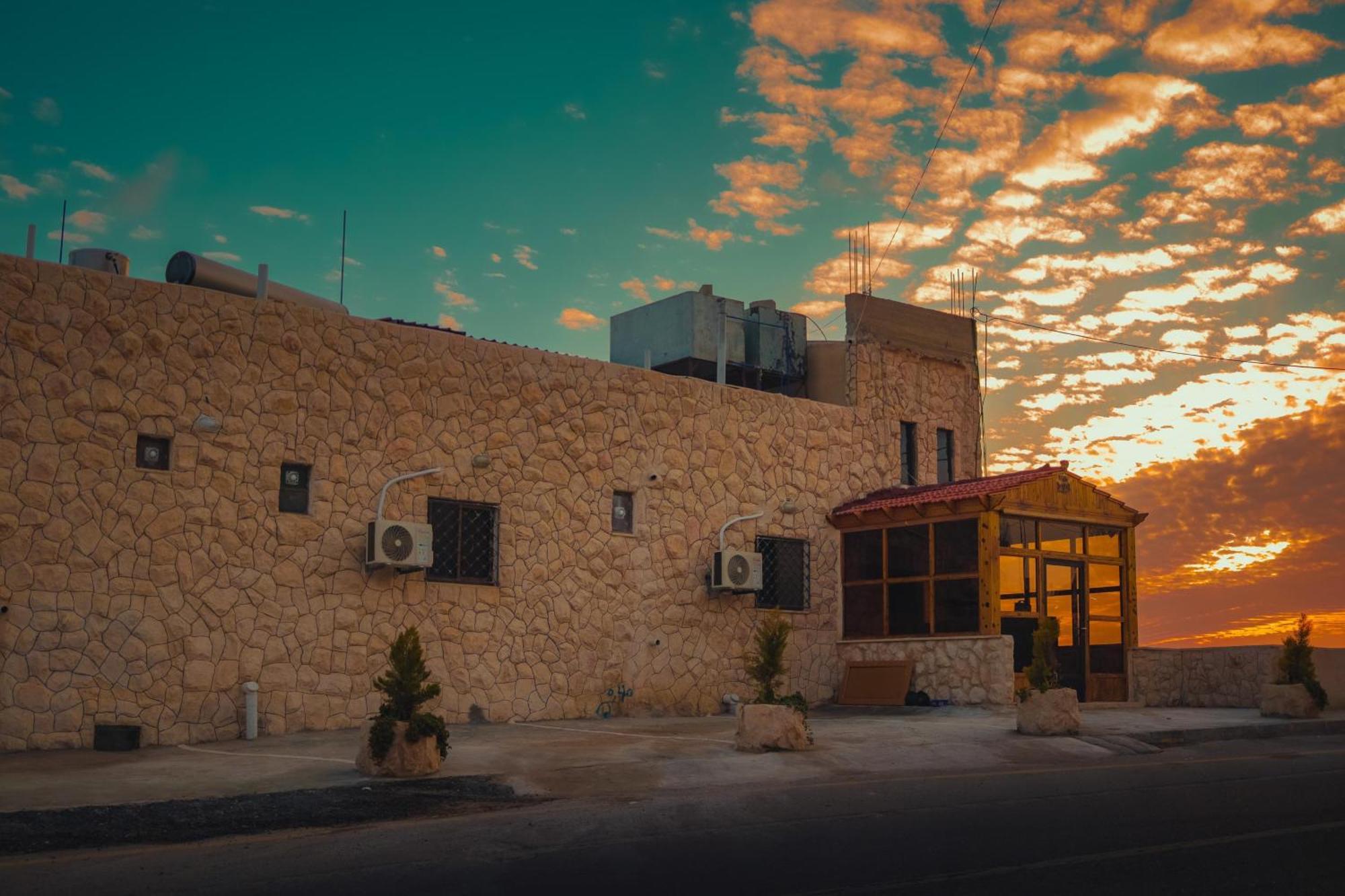 Plaza View Hostel Ат-Тайибах Экстерьер фото